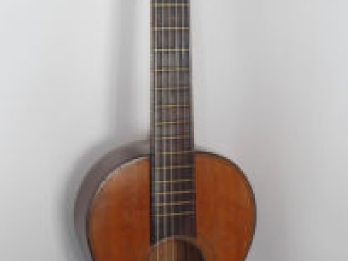 Ancienne guitare Romantique du 19ème Siècle  en bon état
