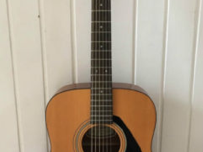 Guitare  Folk  YAMAHA    FG-302 Ms Table massive Super Son !!