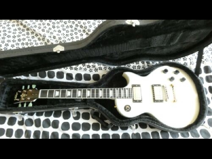 Guitare électrique en bon état .De la marque Vintage de type Les Paul.