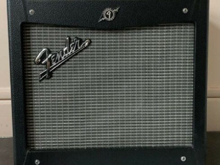 Guitare électrique IBANEZ GIO + ampli + accessoires + housse