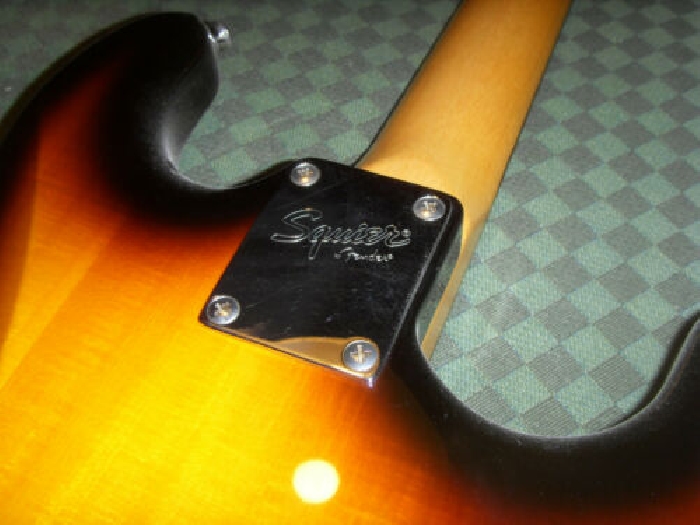 Vintage Guitare électrique gaucher Stratocaster Fender Squier Affinity Sunburst