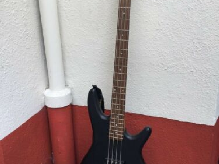 Guitare bass Ibanez soundgear