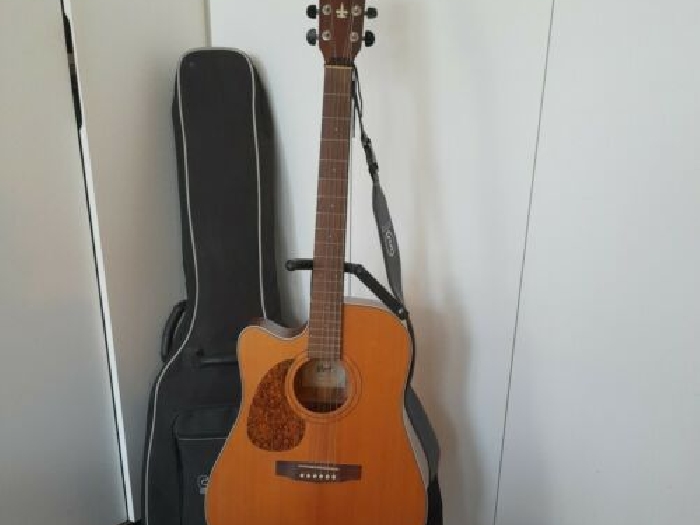  GUITARE ELECTRO ACCOUSTIQUE MARQUE CORT GAUCHER PAN COUPE + HOUSSE + LANIERE