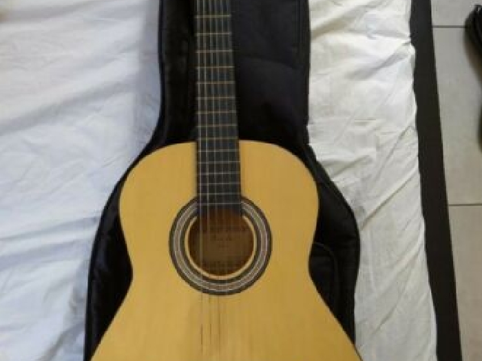 Guitares acoustiques enfant + housse de rangement