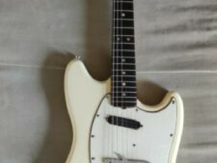 Fender musicmaster 1976