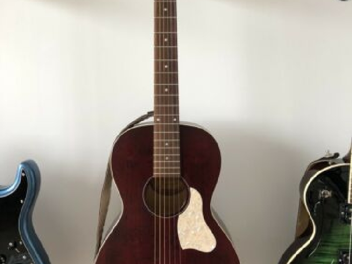 Guiatre Accoustique Art & Lutherie Roadhouse Tennesse Red