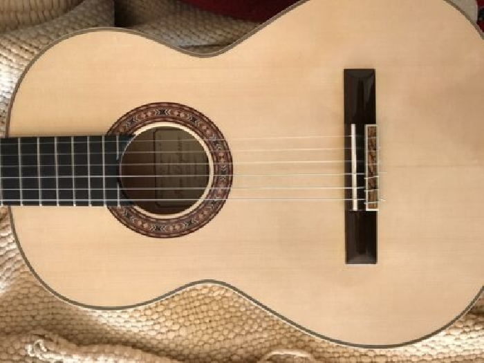 guitare classique  LUTHIER  IVAN DEGTIAREV   2008   NUMERO 13