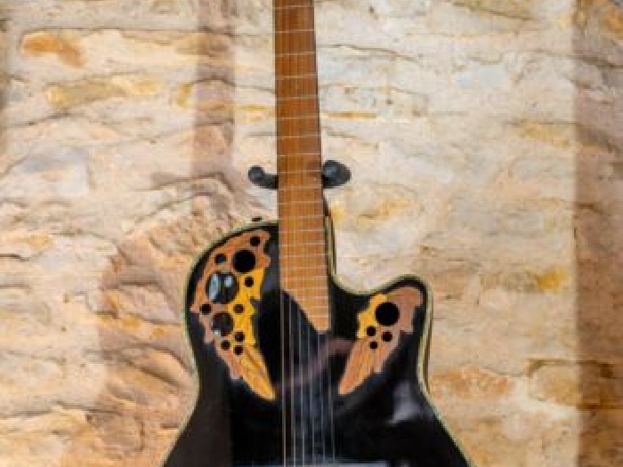 Ovation Pinnacle Deluxe Guitare