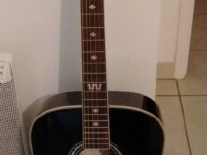 Guitare acoustique - marque Elypse, noire 