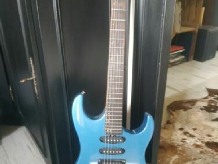 Guitare électrique Washburn Pro bleu excellente état avec sacoche et sangle