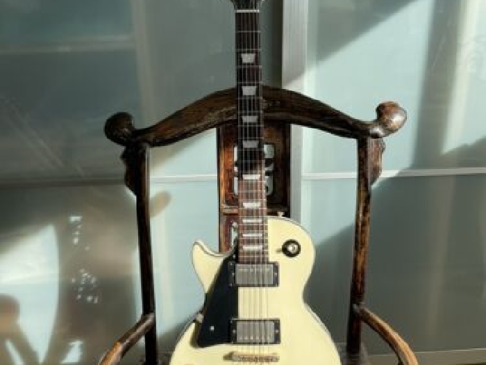 1970 electric guitar Left . Columbus .made In Japan