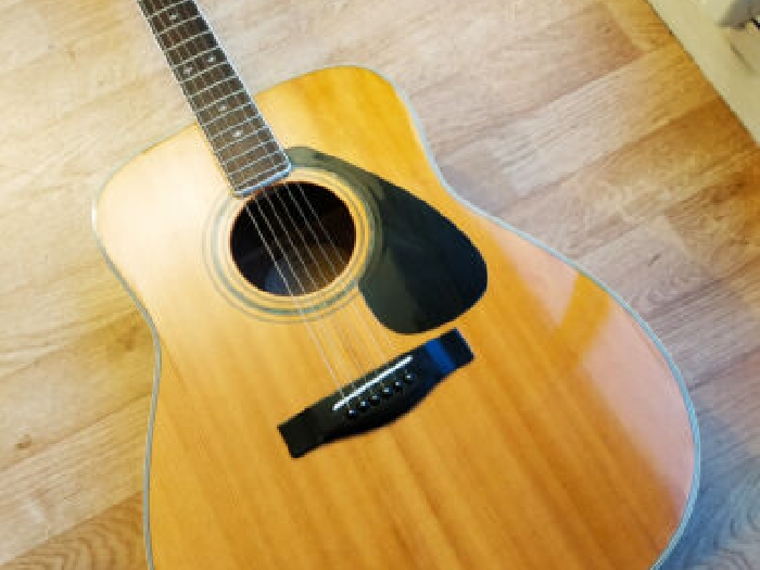 Guitare acoustique Yamaha FG-450SA table massive couleur naturelle