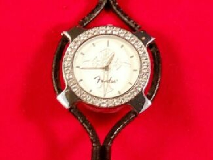 MONTRE FENDER Guitar - femme - bracelet cuir noir -  rareté - coffret cadeau -