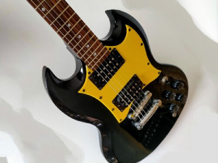 guitare électrique d'occasion EPIPHONE G 310 - forme SG de 2012 en TRES BON ETAT