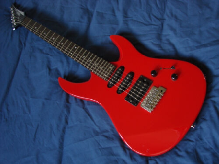 Guitare électrique Yamaha RGX112 80's fat strat 24 cases diapason 24