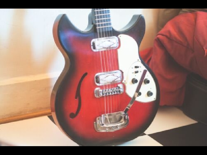 Guitare Silvertone 1453. 1968. Très bon état
