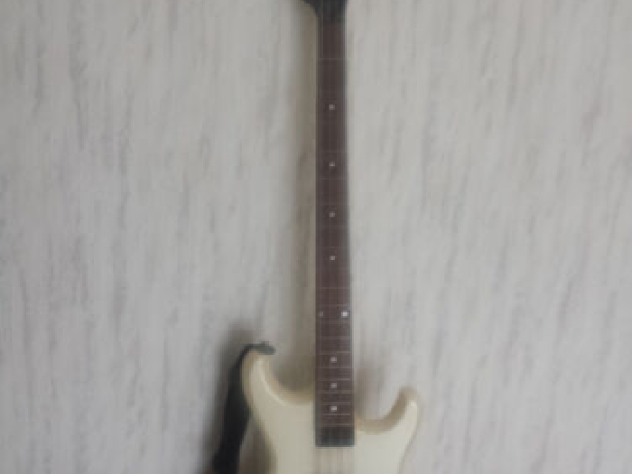 guitare basse 4 cordes blanc occasion avec ampli 