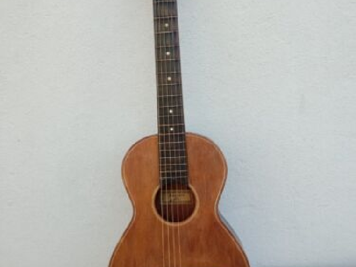 Petite guitare jazz manouche Couesnon Mirecourt des années 50s