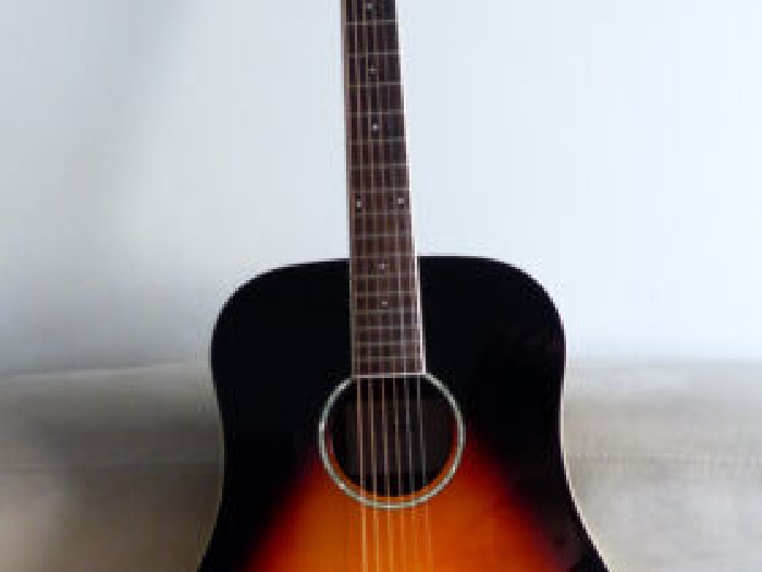 Guitare acoustique (folk), couleur Sunburst, 6 cordes, Bon état 