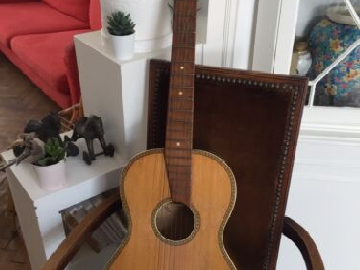 GUITARE ANCIENNE 