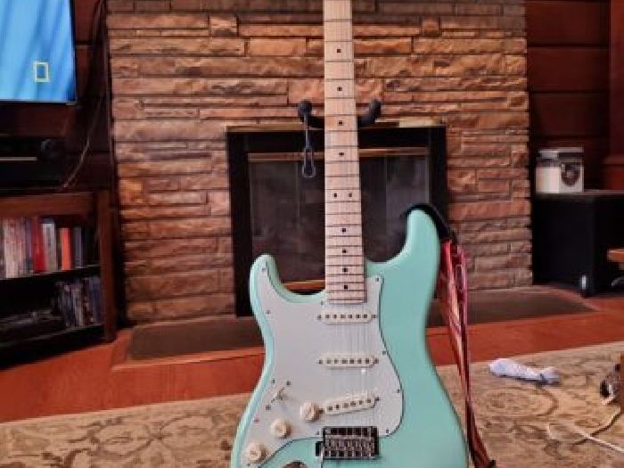 Fender American Professional Stratocaster  LTD w/Matching Head Cap 2018 Seafoam
