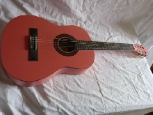 guitare enfant 3/4 , séche , acoustique avec sa house 