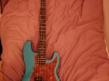 Basse électrique solidbody Eastone JAB, bleue et rouge, excellent état 