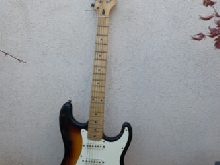 Guitare électrique Stratocaster Vintage JIM HARLEY Electric guitar
