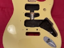 - Corps stratocaster fender player série butter cream . 