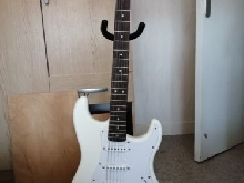 Guitare électrique Squier Bullet Stratocaster Tremolo - arctic white - blanc
