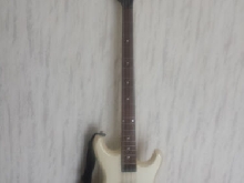 guitare basse 4 cordes blanc occasion avec ampli 